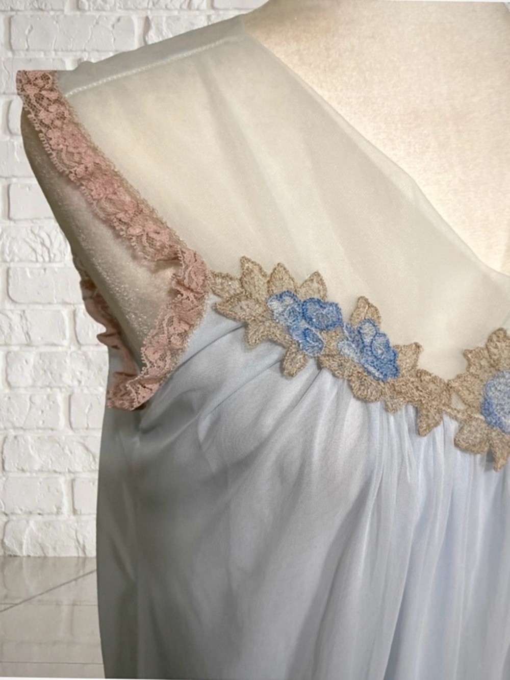 Vintage 1960s Aristocraft USA Made Sheer Nylon Embroidered Nightgown M - Picture 8 of 9